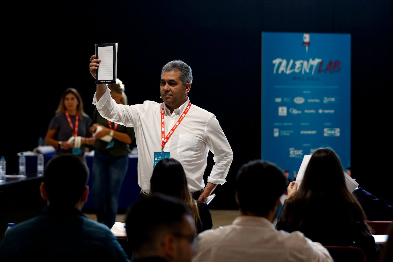 Los 50 seleccionados reciben instrucciones prácticas de las empresas más punteras de la provincia en la segunda edición de este proyecto, que se celebra en el Palacio de Ferias