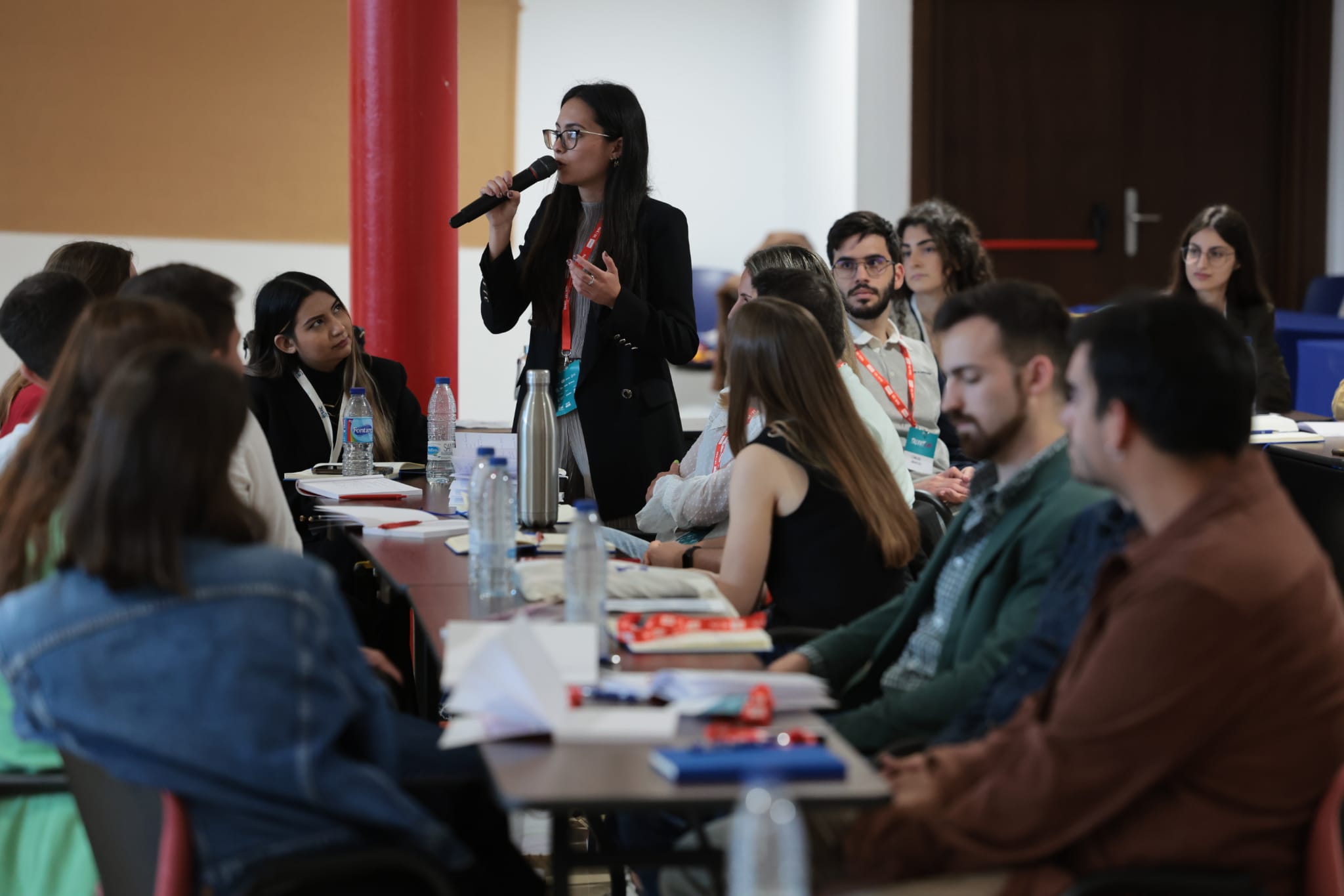 Los 50 seleccionados reciben instrucciones prácticas de las empresas más punteras de la provincia, en la segunda edición de este proyecto que se celebrara en el Palacio de Ferias