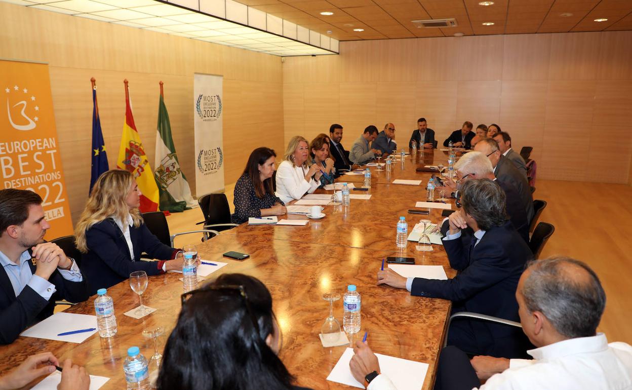 Reunión de los hoteleros con el Ayuntamiento. 