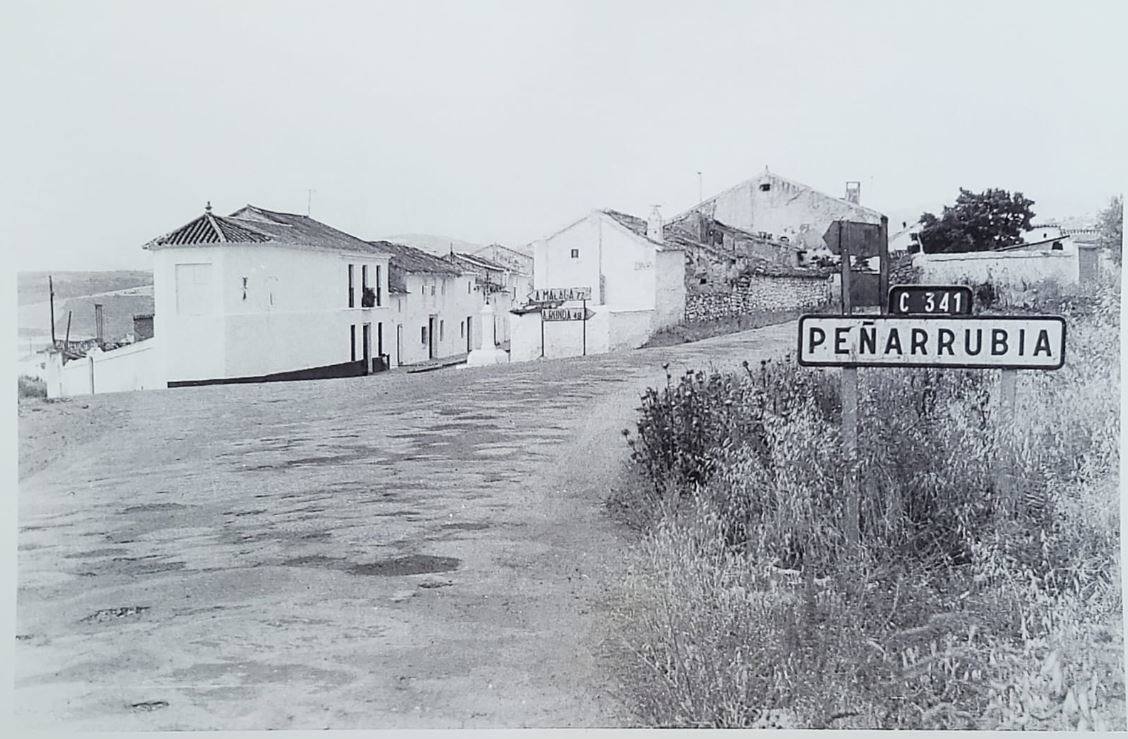 En los primeros meses de 1972 los vecinos se vieron obligados a abandonar su pueblo, que desapareció bajo las aguas del pantano del Guadalteba