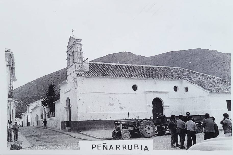 En los primeros meses de 1972 los vecinos se vieron obligados a abandonar su pueblo, que desapareció bajo las aguas del pantano del Guadalteba