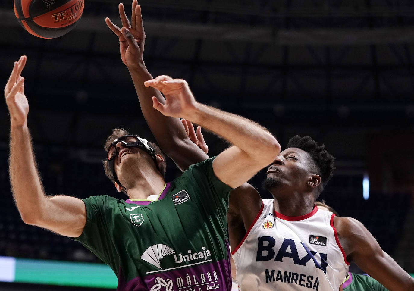 El Unicaja pierde en casa con el Baxi Manresa (95-100). 