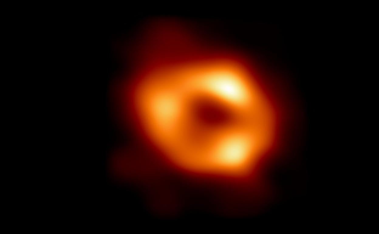 imagen de Sagitario A*, el agujero negro en el centro de la Vía Láctea. 