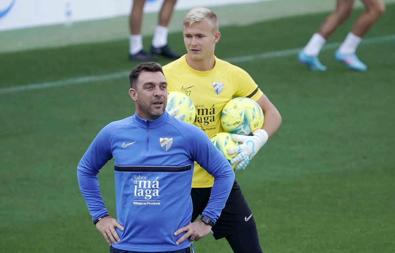 Guede, en una indicación durante el entrenamiento de este viernes. 