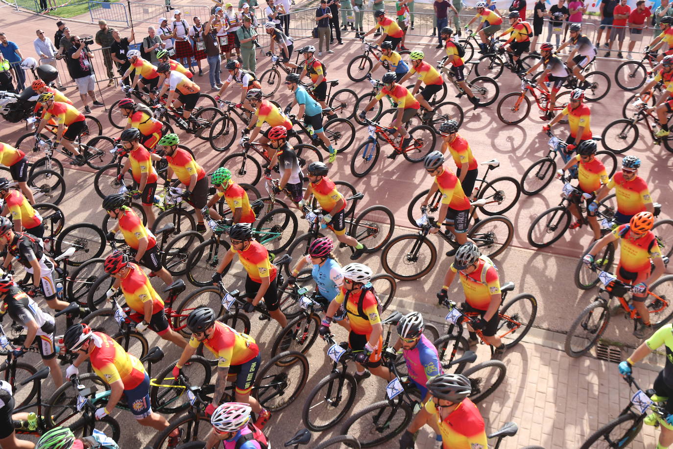 9.000 deportistas, a pie y en bicicleta, participan en el mítico evento que se empieza y termina en Ronda y que pasa también por Arriate, Alcalá del Valle, Setenil de las Bodegas, Montejaque y Benaoján