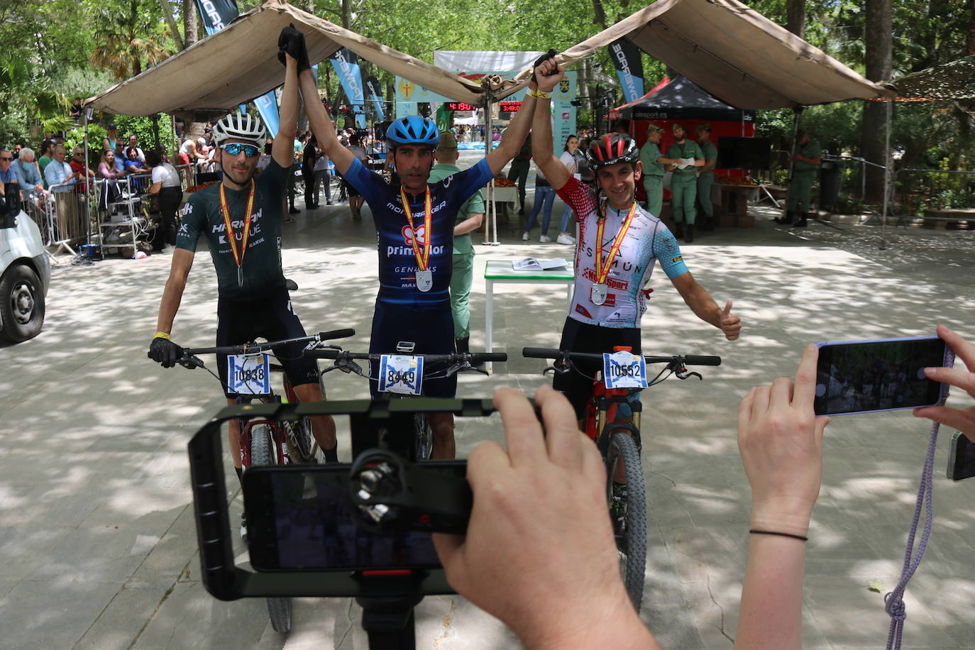 9.000 deportistas, a pie y en bicicleta, participan en el mítico evento que se empieza y termina en Ronda y que pasa también por Arriate, Alcalá del Valle, Setenil de las Bodegas, Montejaque y Benaoján