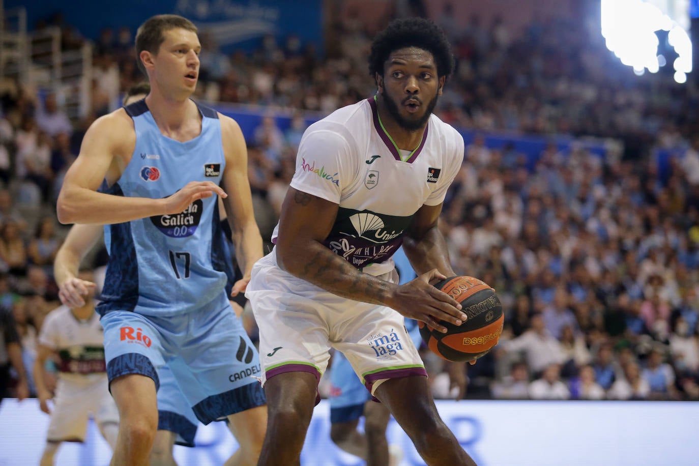 El Unicaja empezó muy mal el partido y ya fue a remolque ante el Breogán 