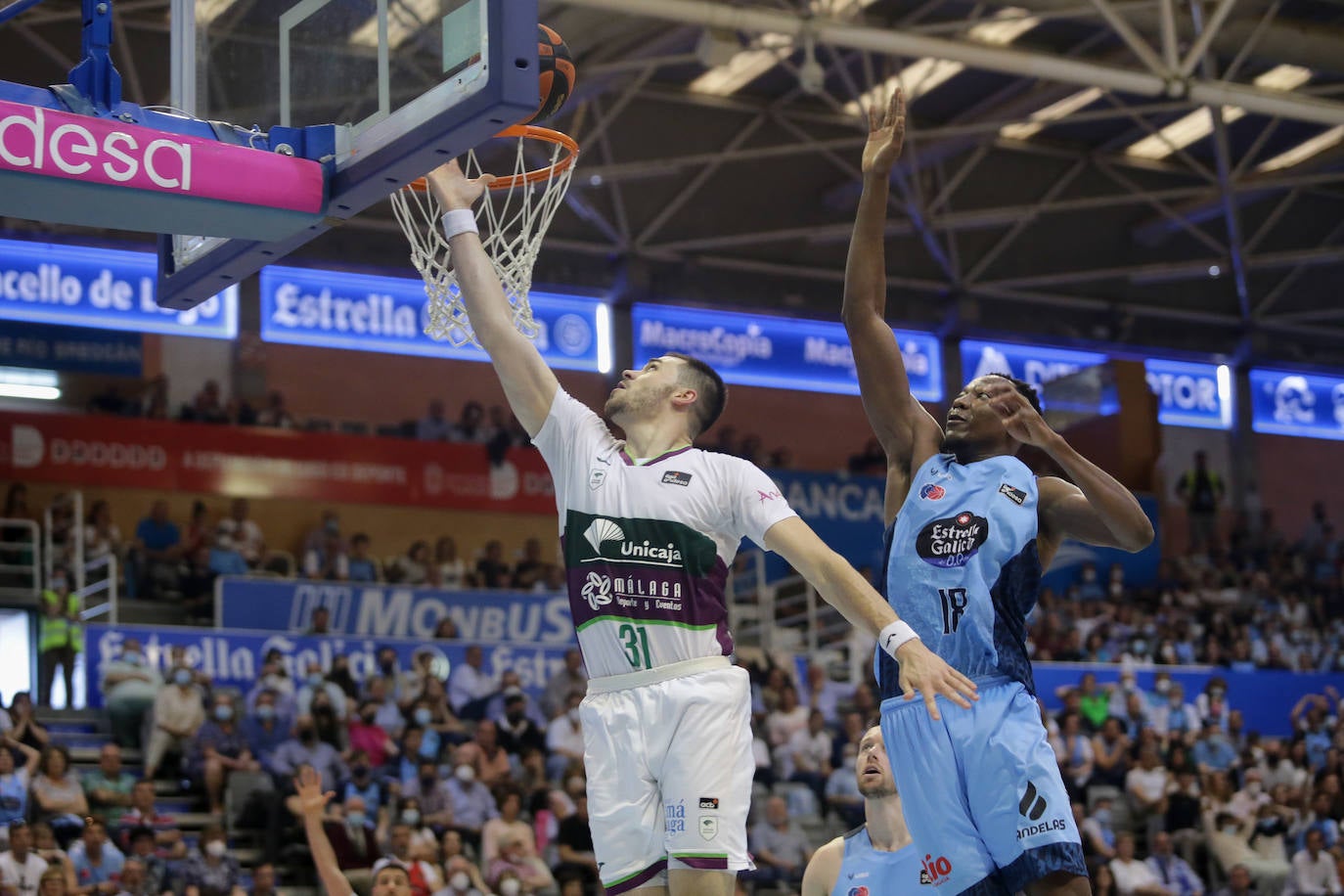 El Unicaja empezó muy mal el partido y ya fue a remolque ante el Breogán 