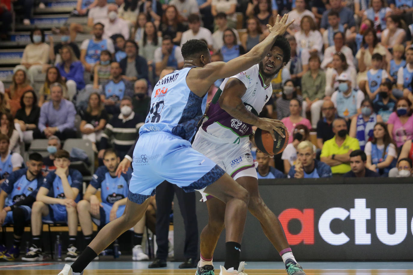 El Unicaja empezó muy mal el partido y ya fue a remolque ante el Breogán 