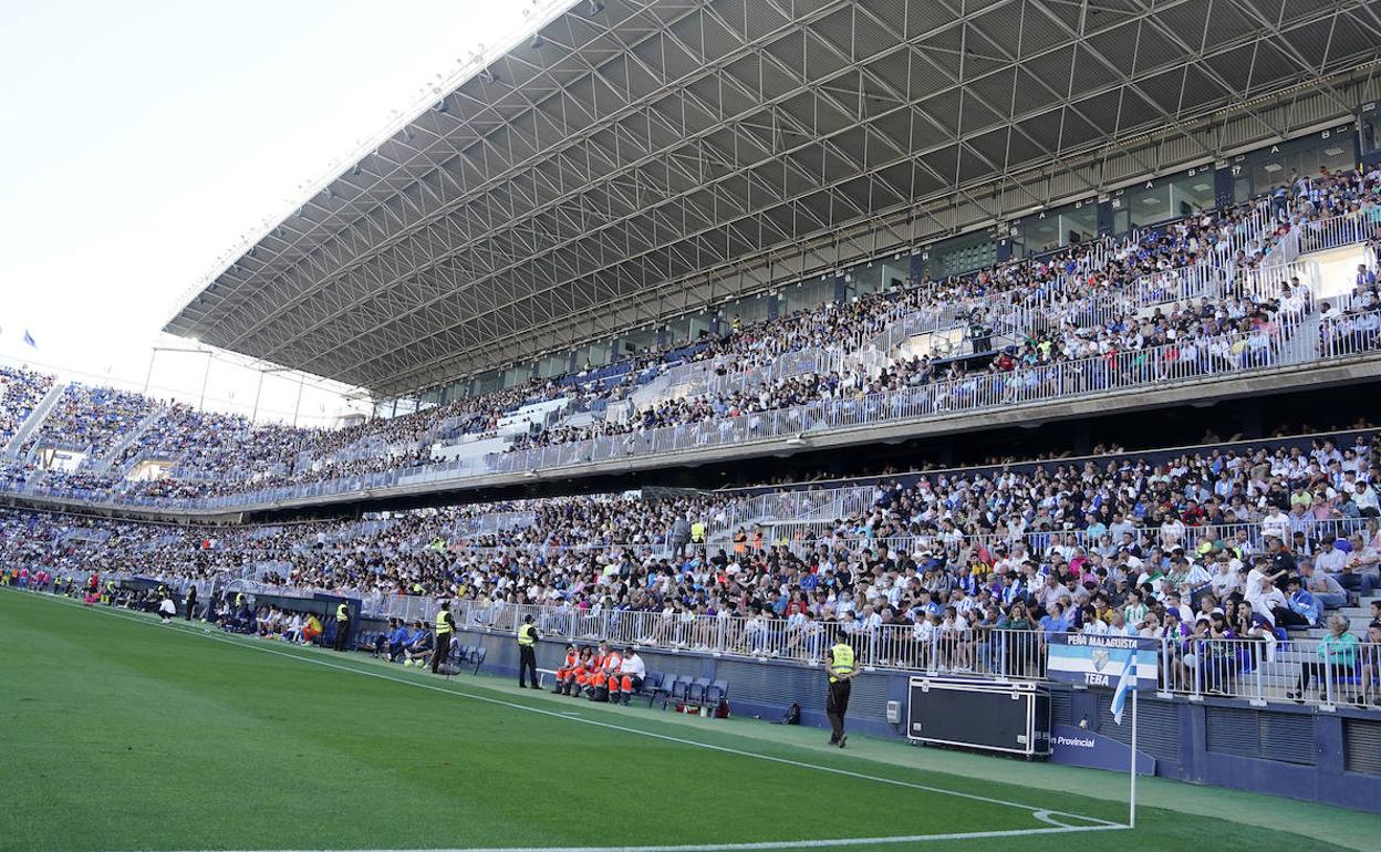 Imagen de la grada de Tribuna de La Rosaleda durante el último partido en casa del Málaga contra el Oviedo.