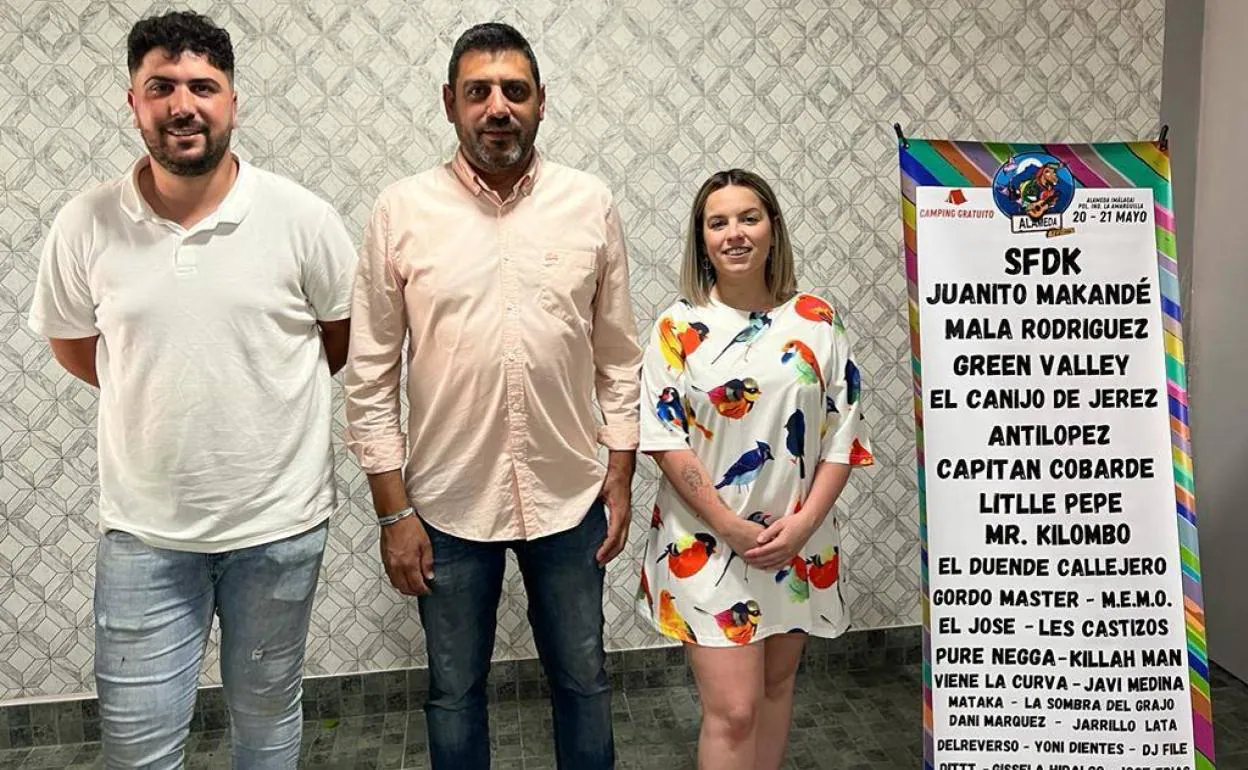 Juan Gabriel Narbona, Gustavo Gordillo e Ylenia Sánchez, parte del equipo de Espectáculos Alameda. 