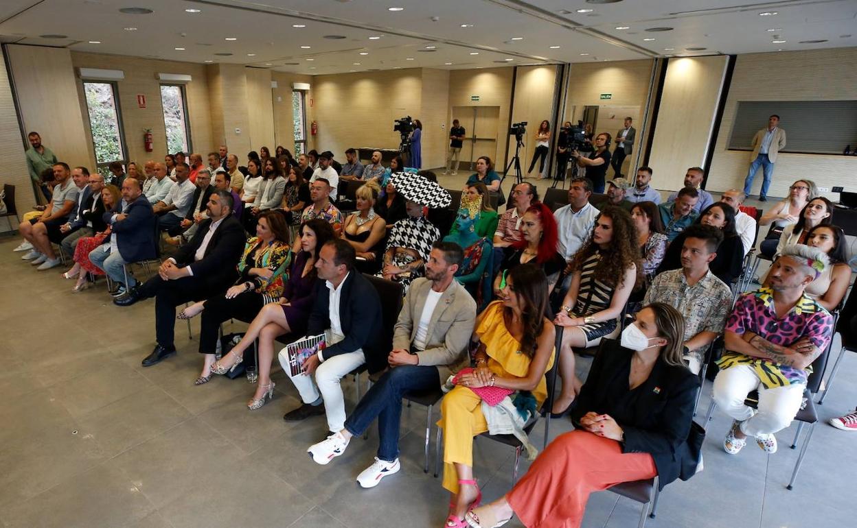 SUR lanza la cuarta edición de SIX, la revista dedicada al colectivo LGTBI