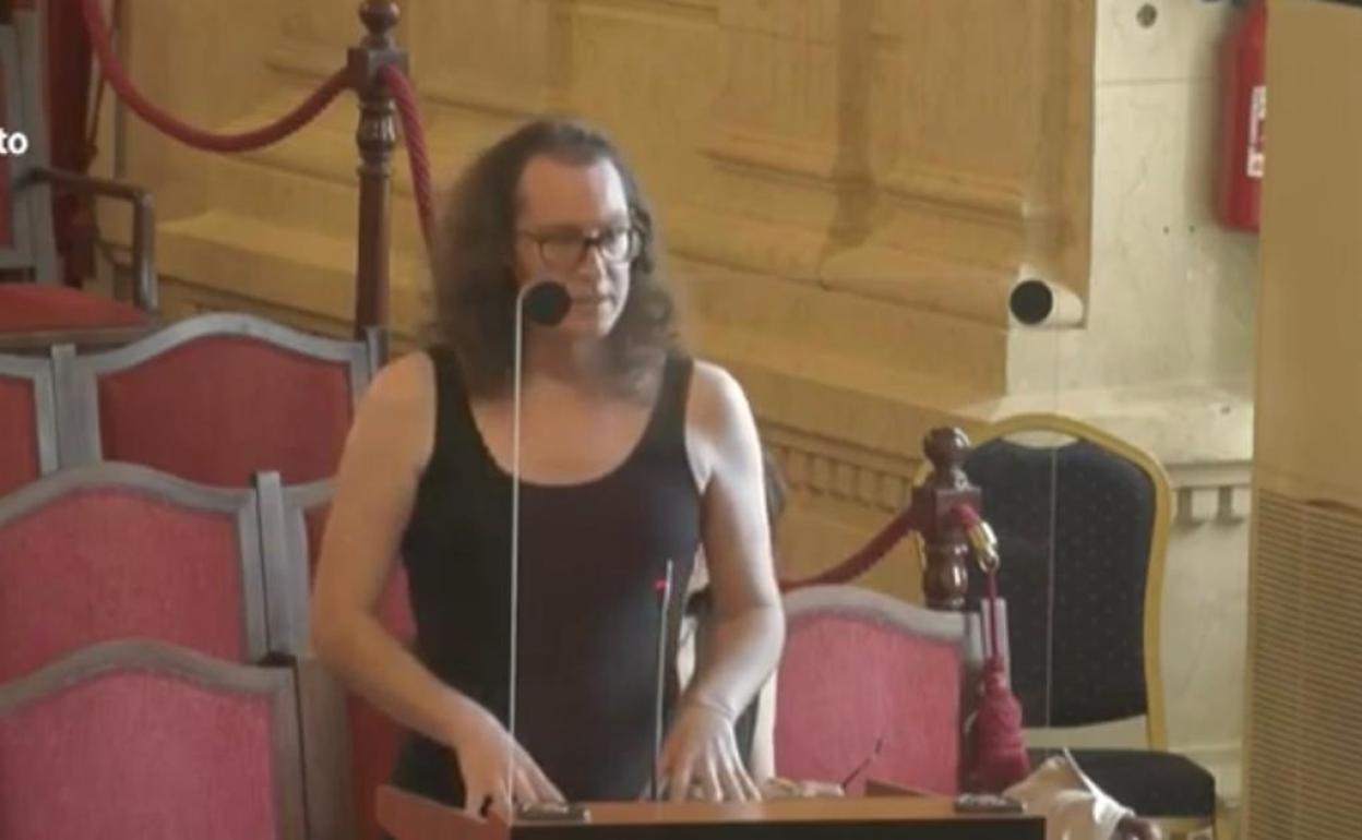 La presidenta de la Asociación Trans Huellas, Cristina Alias, intervino ayer en la comisión de Derechos Sociales.