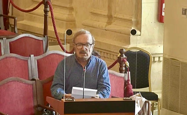 El presidente de ASPA, Luis Pernía, intervino ayer para defender el desmantelamiento de Los Asperones.