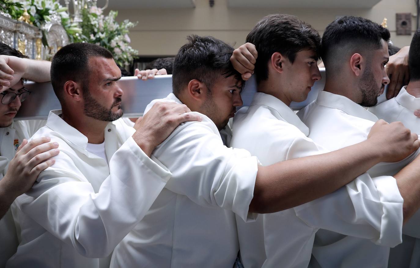 La Virgen de Araceli realiza su primera salida anual en mayo. 