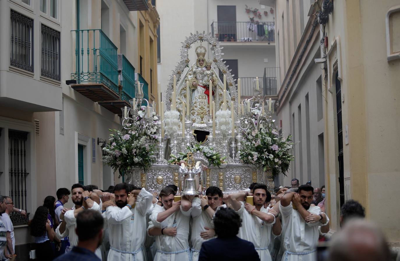 La Virgen de Araceli realiza su primera salida anual en mayo. 