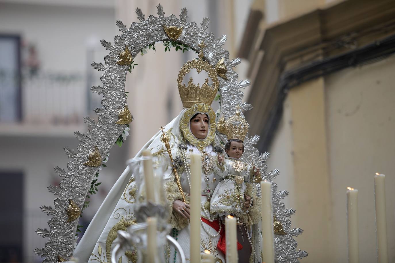 La Virgen de Araceli realiza su primera salida anual en mayo. 