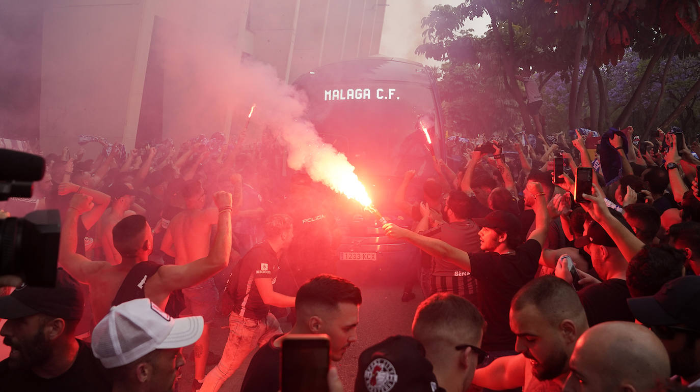 Impresionante recibimiento de la afición al Málaga. 