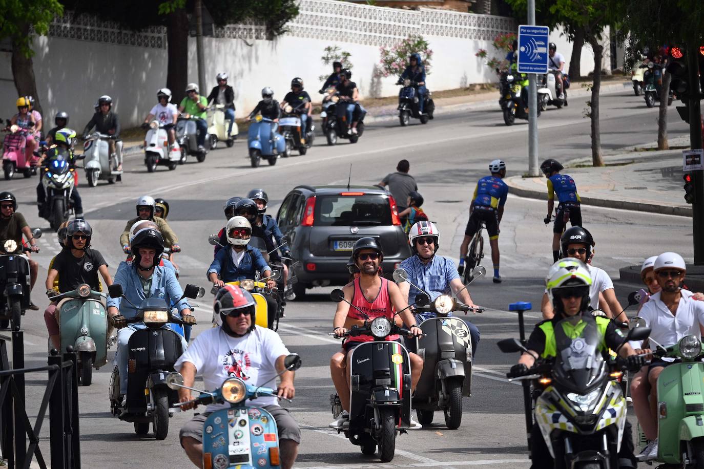 Las motos clásicas recorren Marbella. 