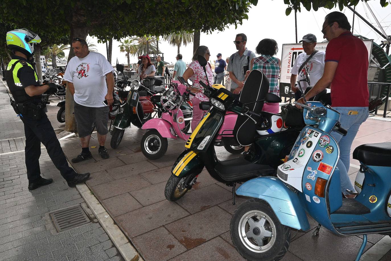 Las motos clásicas recorren Marbella. 