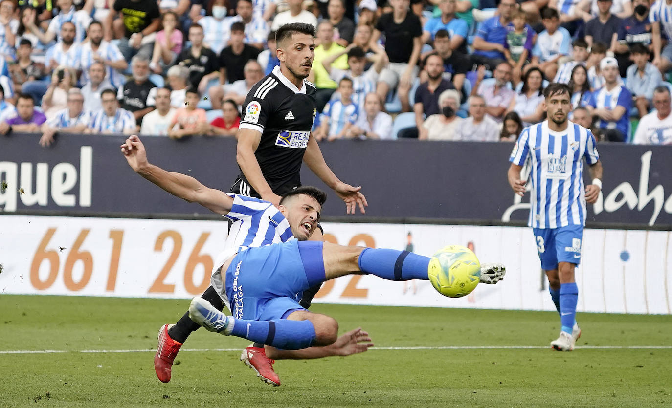 El Málaga pierde con el Burgos en La Rosaleda. 