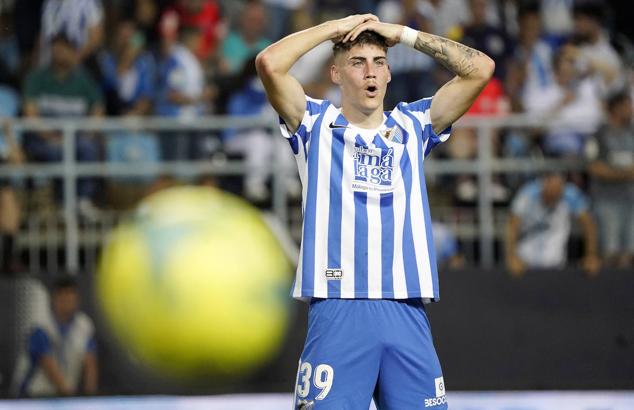 El Málaga pierde con el Burgos en La Rosaleda