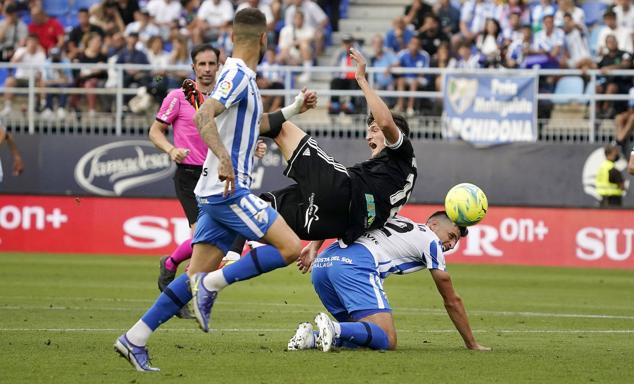 El Málaga pierde con el Burgos en La Rosaleda. 