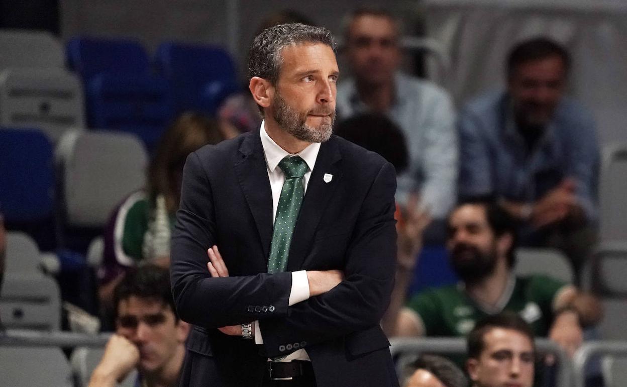 Ibon Navarro continúa como entrenador del Unicaja. 