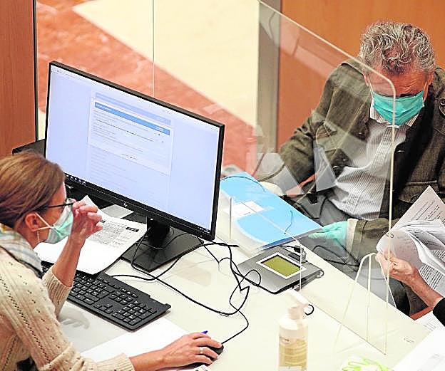 Imagen de archivo de una oficina de Hacienda.