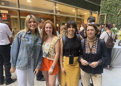 Imagen secundaria 1 - En la primera foto, representantes de entidades partícipes en esta semana social, en el Hotel Ilunion. En la segunda imagen, Lucía Rosso, Olga Serrano, Raquel Antón e Isabel Ruiz, técnicas de Grupo Social ONCE en Málaga. En la última, Leonor Basallote, Marcelo Rosado y Nerea Capacete, durante el encuentro de Grupo Social ONCE. 