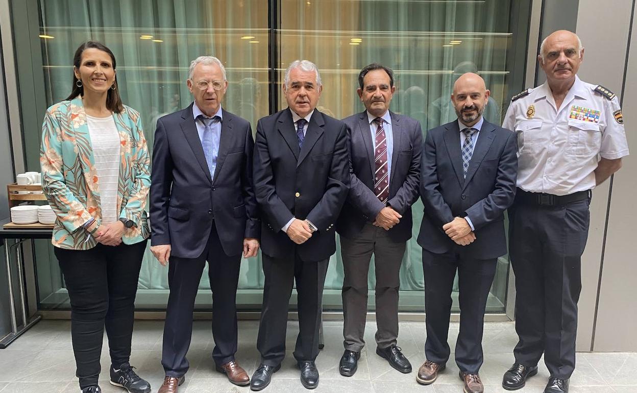 Mercedes García Paine, José Miguel Luque, Pedro Navarro, José Manuel Álvarez, Javier Salas y Enrique Barón, en el evento del Grupo Social ONCE. 