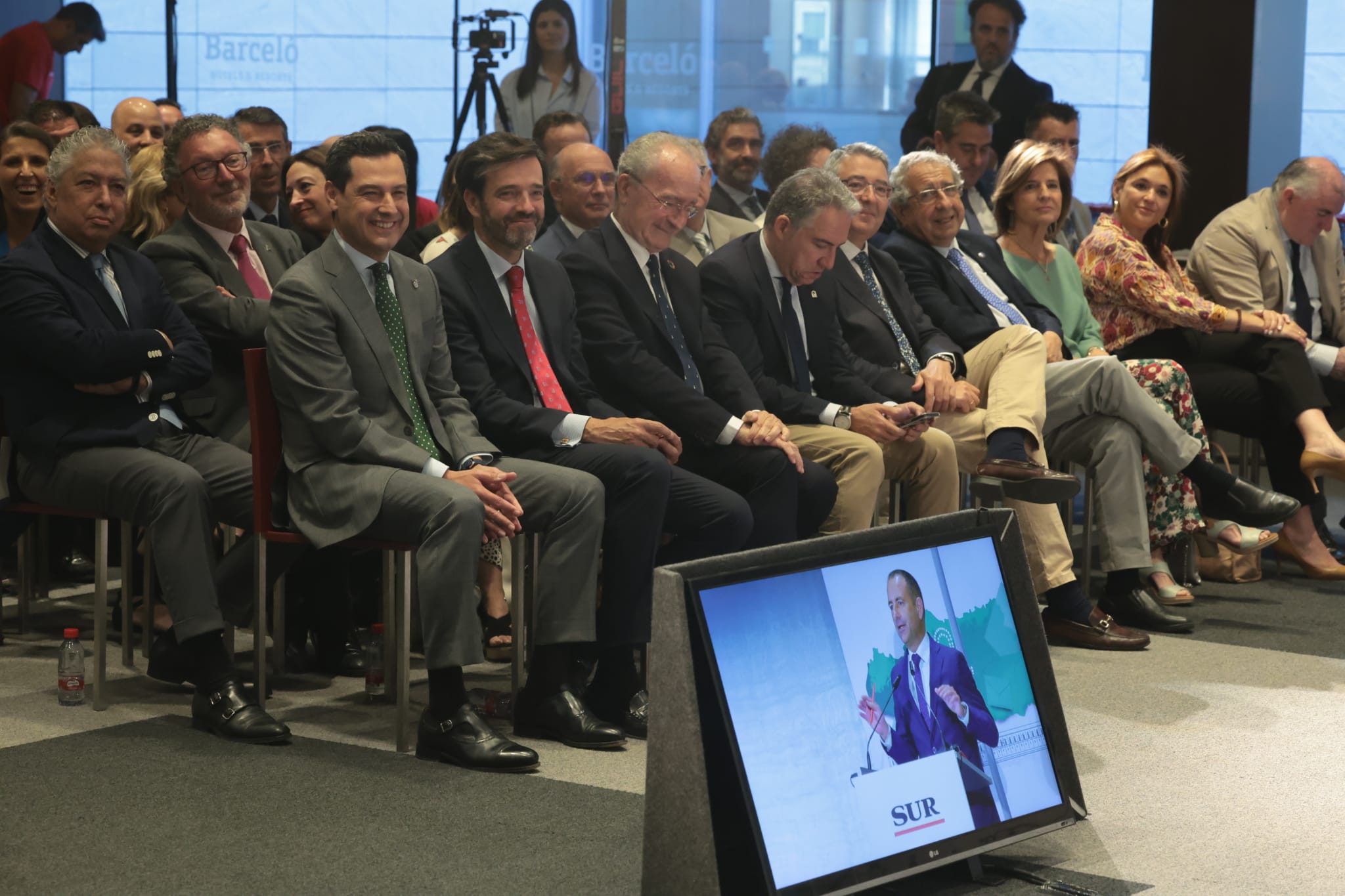 El presidente de la Junta ha anunciado en este foro organizado por SUR que Málaga contará en 2023 con un nuevo hospital público: el Pascual 