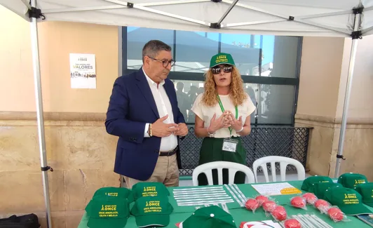 El alcalde veleño, en la jornada de sensibilización. 