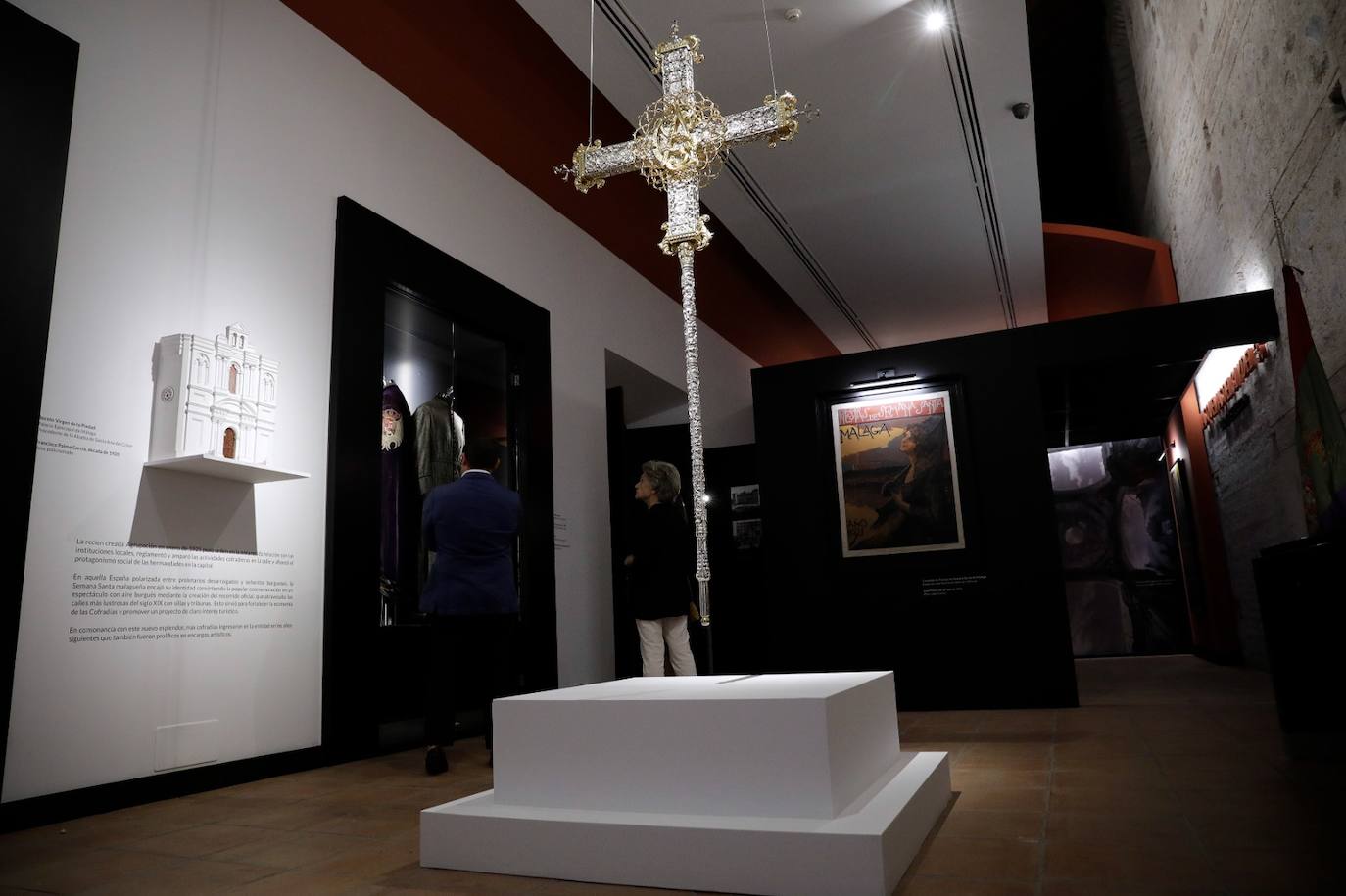 La última exposición por el centenario de la Agrupación de Cofradías podrá visitarse hasta finales de julio. 