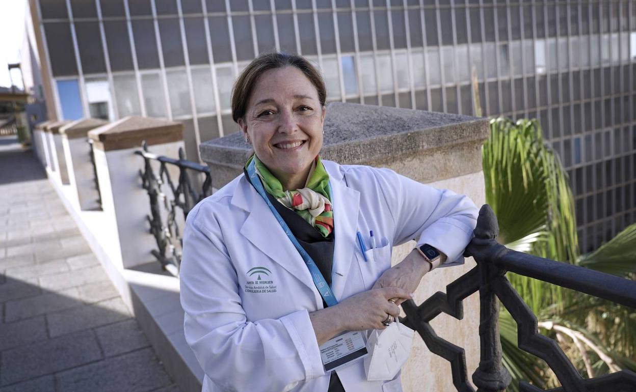 María José Torres, en las instalaciones del Hospital Civil donde desarrolla su labor investigadora.