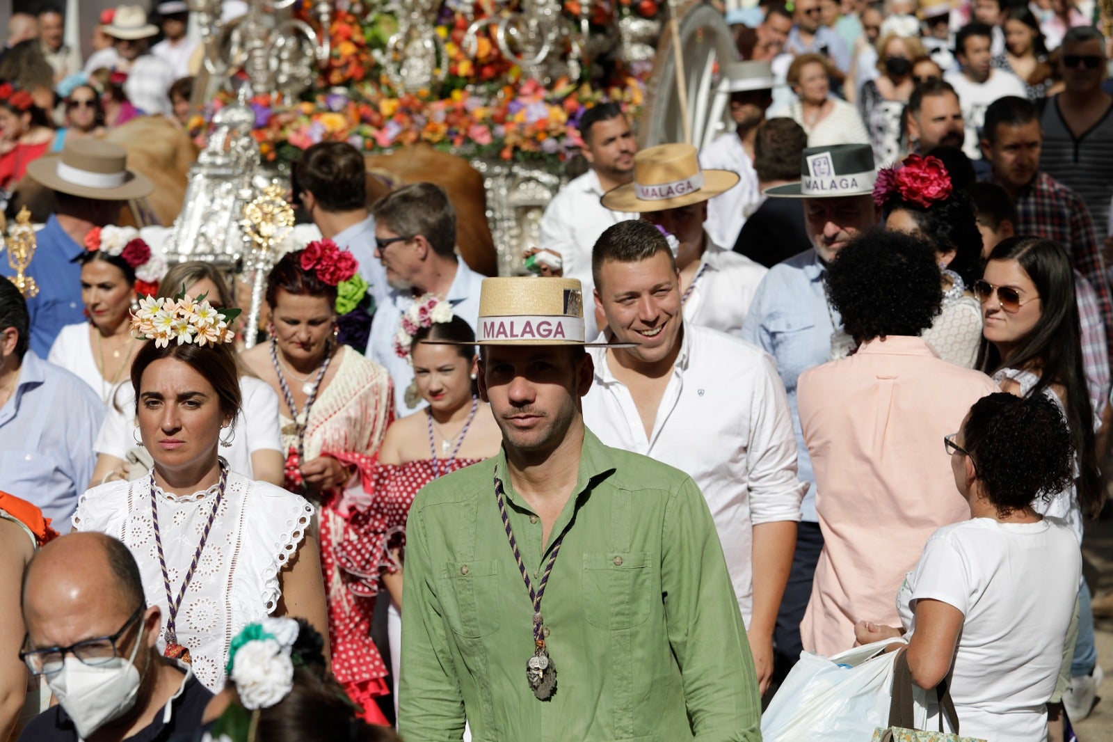 Los romeros han emprendido la marcha hacia Huelva este sábado 28 de mayo tras la misa oficiada a las 8.00 horas en la parroquia de la Santísima Trinidad, templo donde se encuentra establecida la corporación desde 2019.