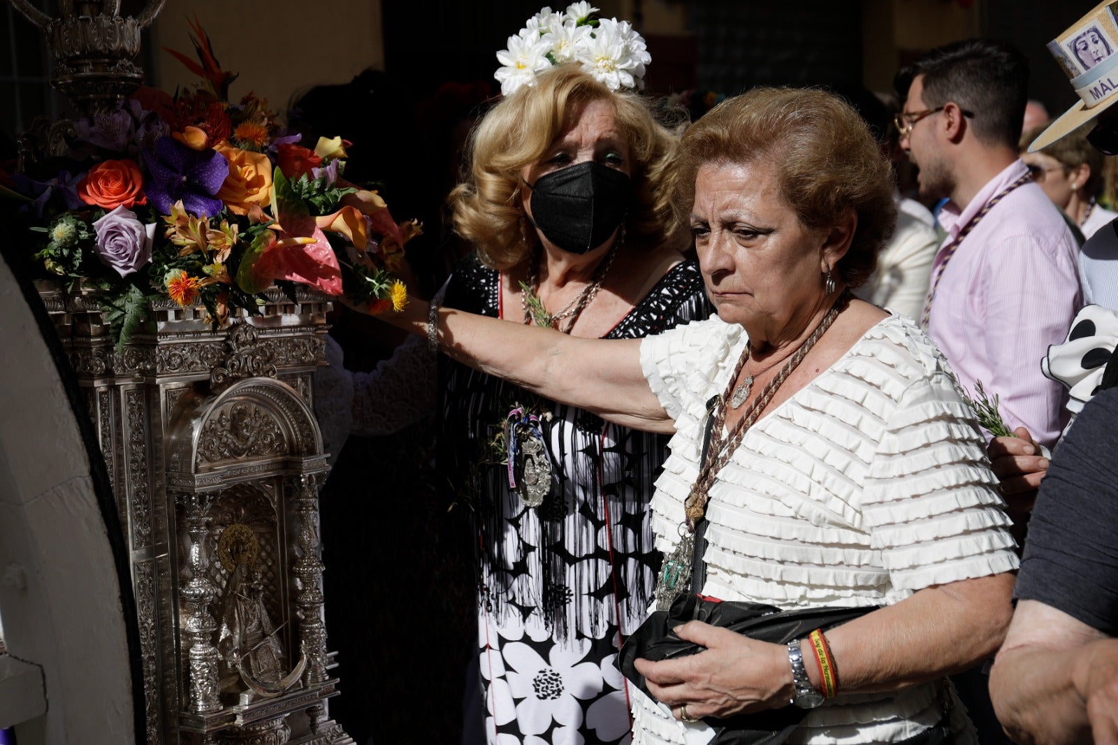 Los romeros han emprendido la marcha hacia Huelva este sábado 28 de mayo tras la misa oficiada a las 8.00 horas en la parroquia de la Santísima Trinidad, templo donde se encuentra establecida la corporación desde 2019.