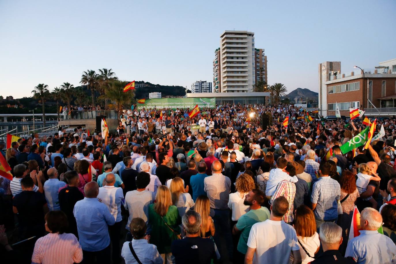 Vox congregó a sus simpatizantes en Muelle Uno. 