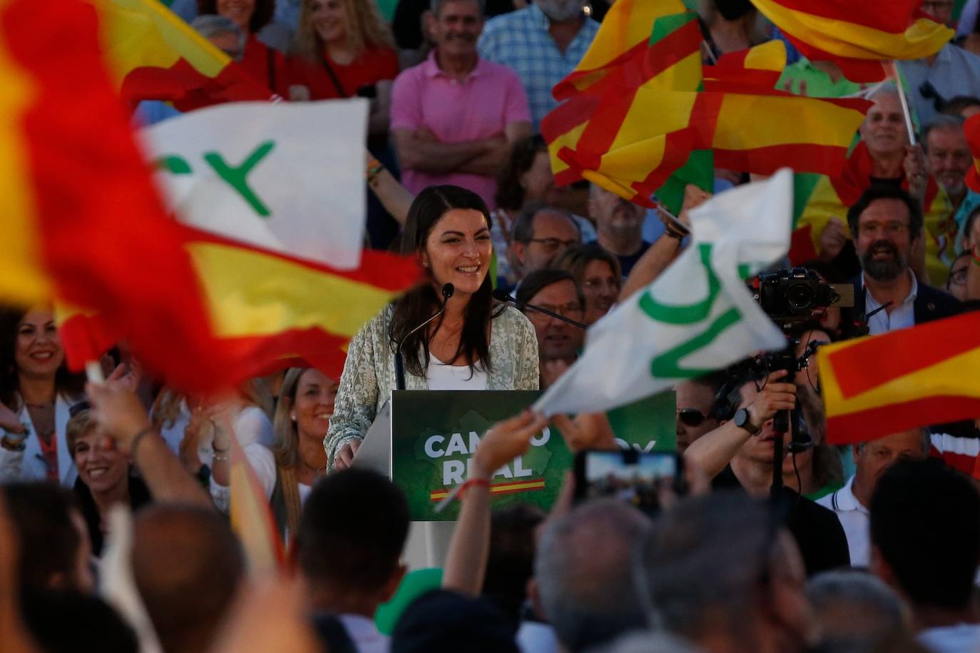 Vox congregó a sus simpatizantes en Muelle Uno. 