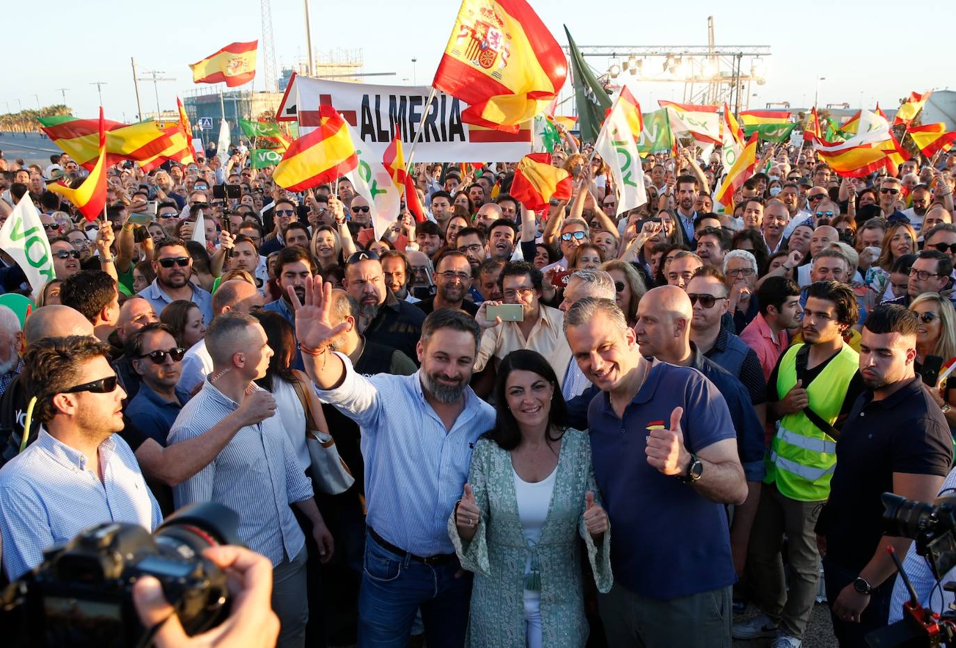 Vox congregó a sus simpatizantes en Muelle Uno. 