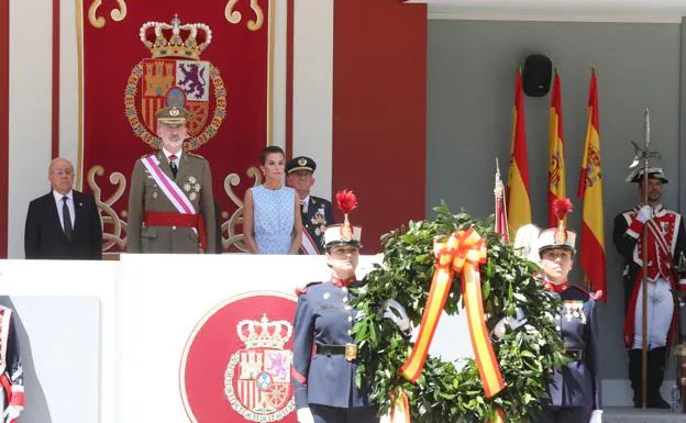 Los Reyes presiden el desfile por el Día de las Fuerzas Armadas