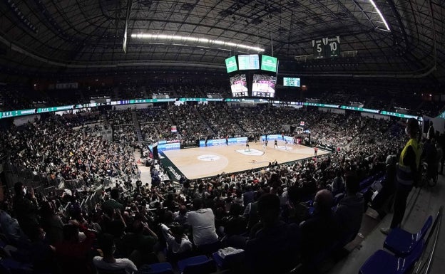 Panorámica de la grada el día de la temporada con más público, ante el Real Madrid, con 6.257 espectadores (sobre un total de 10.000 asientos). 