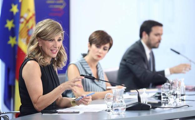 Yolanda Díaz, Isabel Rodríguez y Alberto Garzón durante la rueda de prensa tras el Consejo de Ministros de este martes.