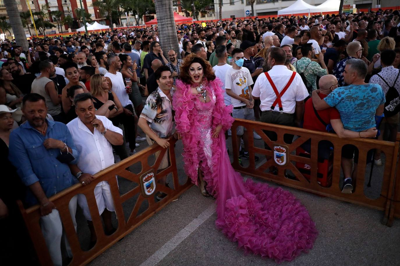 Ambiente festivo y reivindicativo en el Orgullo de Torremolinos 