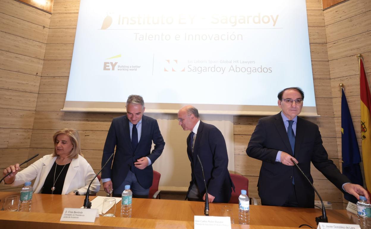 Báñez, Bendodo, Rubio y González de Lara, durante la presentación del informe de EY-Sagardoy. 