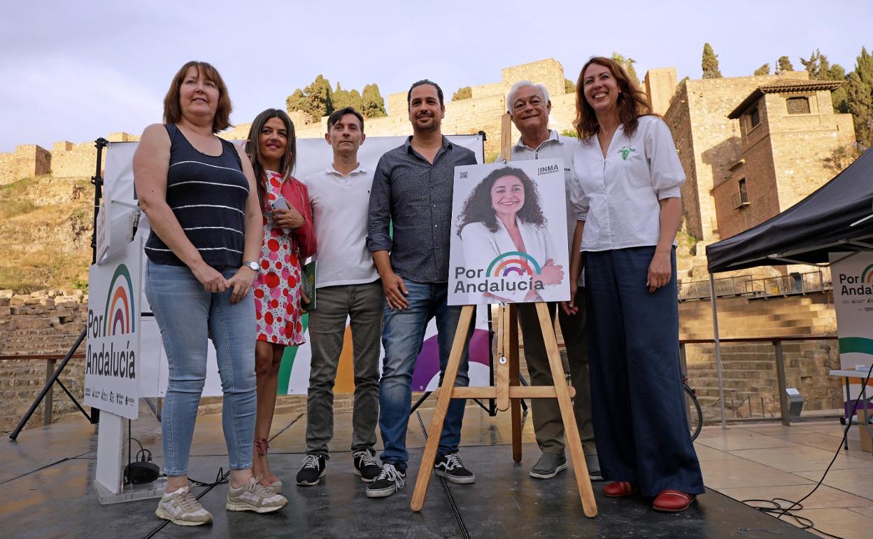 Los candidatos de Por Andalucía en Málaga han abierto la campaña junto al Teatro Romano.