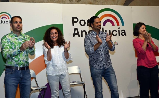 Inma Nieto, candidata de Por Andalucía a la presidencia de la Junta, junto a sus compañeros de confluencia, Toni Valero, José Piña y Carmen Molina. 