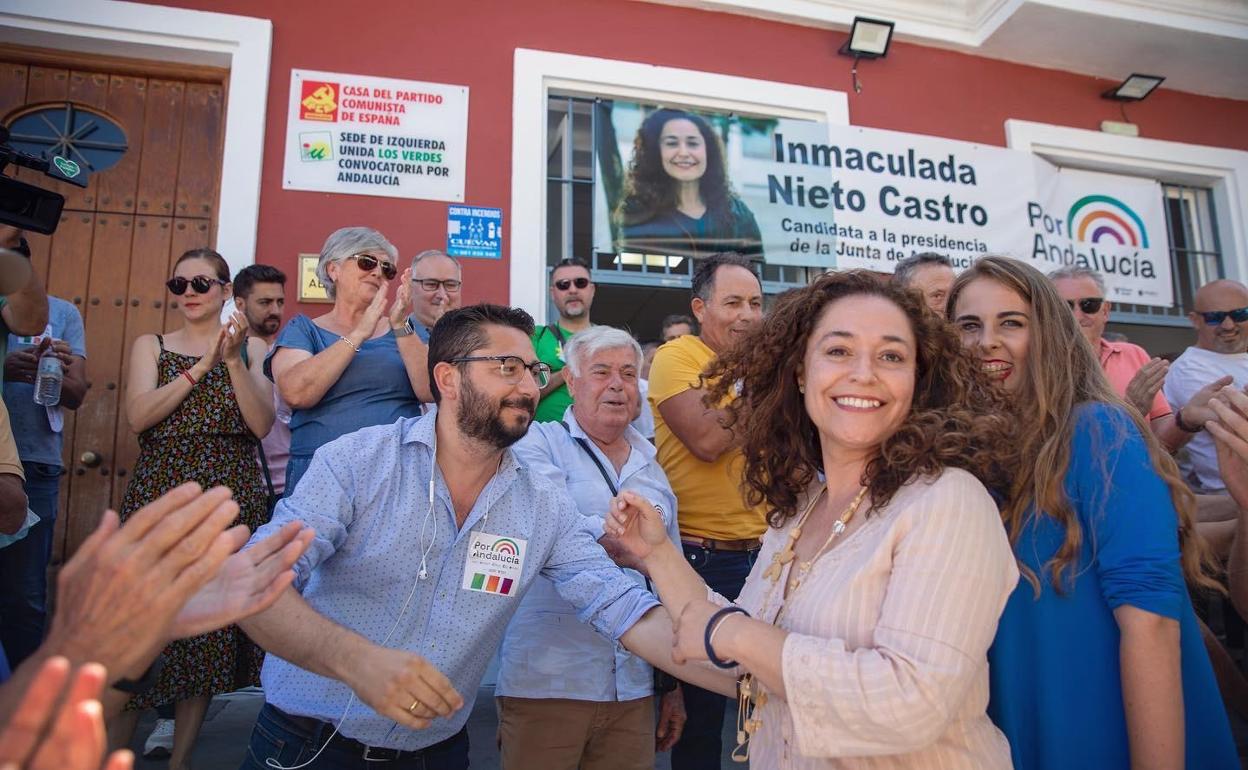 Inmaculada Nieto se reunió este domingo con los taxistas en Sanlúcar