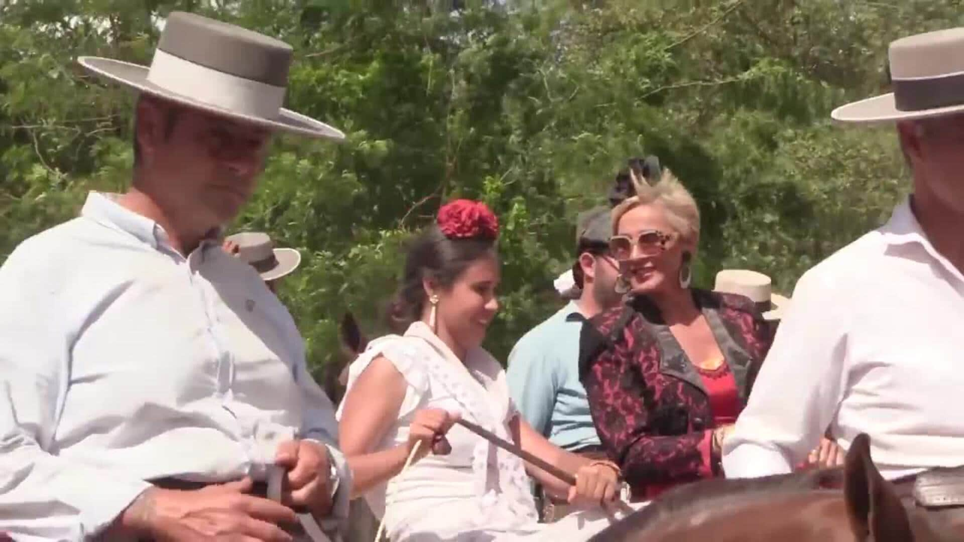 Ana María Aldón, muy seria, guarda silencio frente a sus polémicas