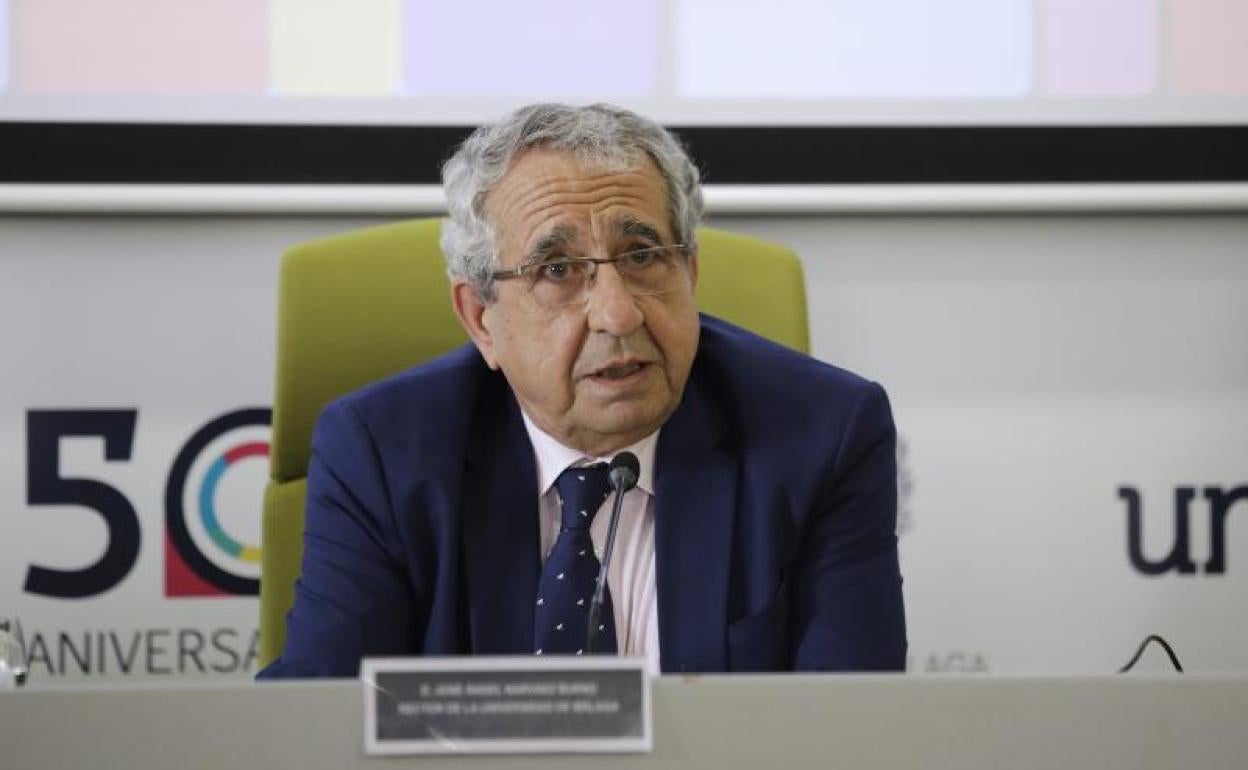 El rector de la universidad de Málaga, José Ángel Narváez, durante un reciente acto. 